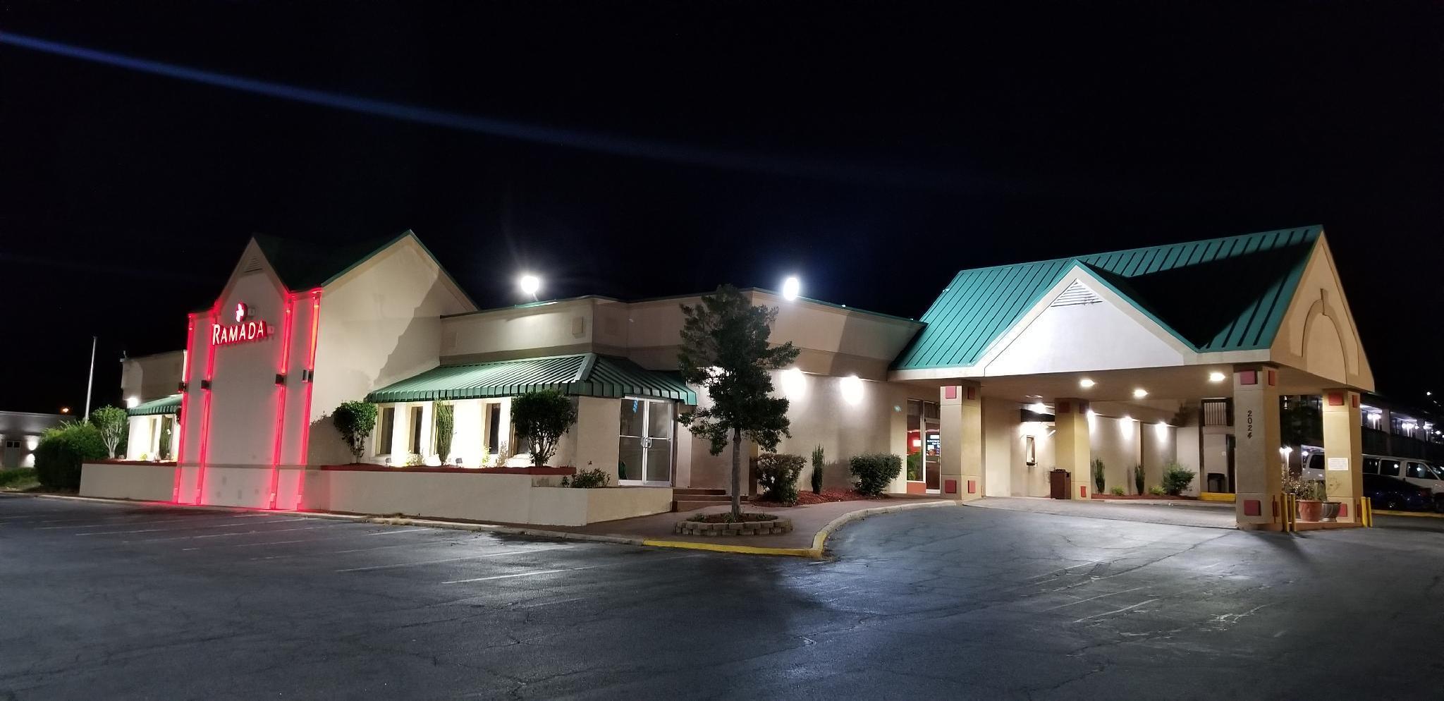 Ramada By Wyndham & Suites Warner Robins Exterior foto