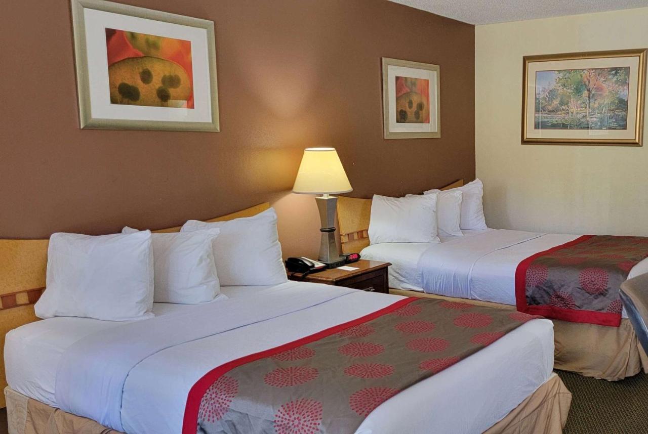 Ramada By Wyndham & Suites Warner Robins Exterior foto